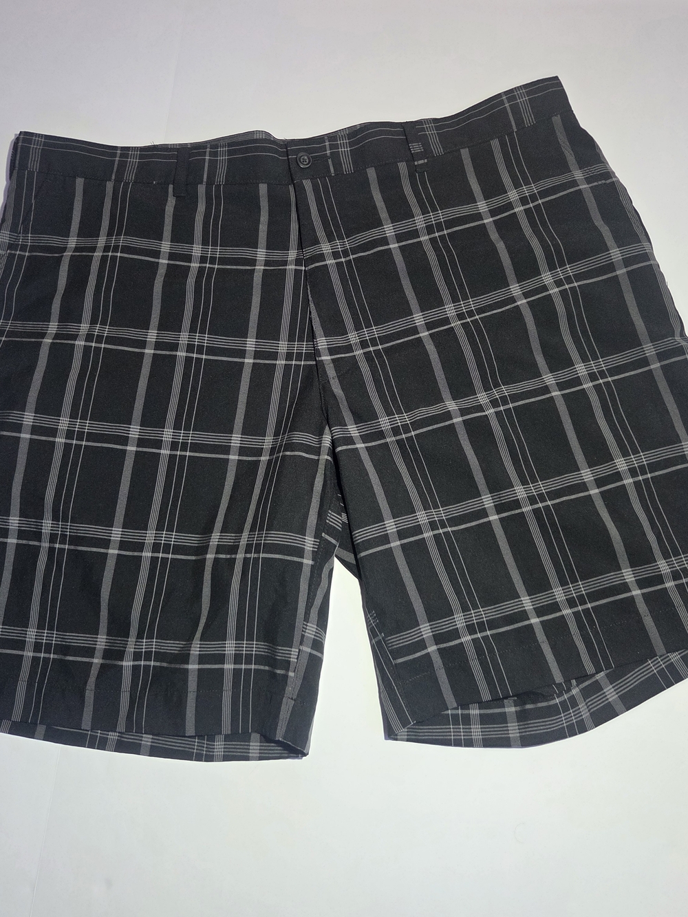 PGA TOUR Performance Golf Shorts Men's 42 Black/Gray Plaid Flat Front